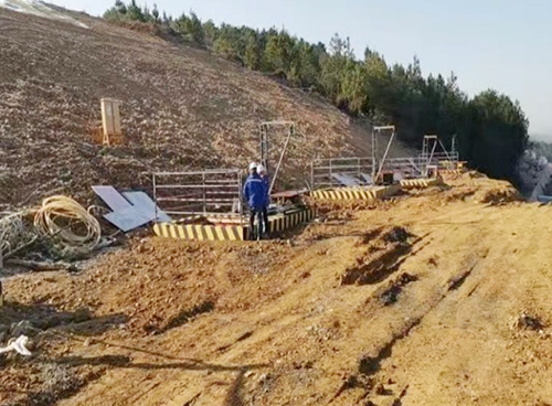 贵州省都匀至安顺公路第T18合同段的爆破施工工程